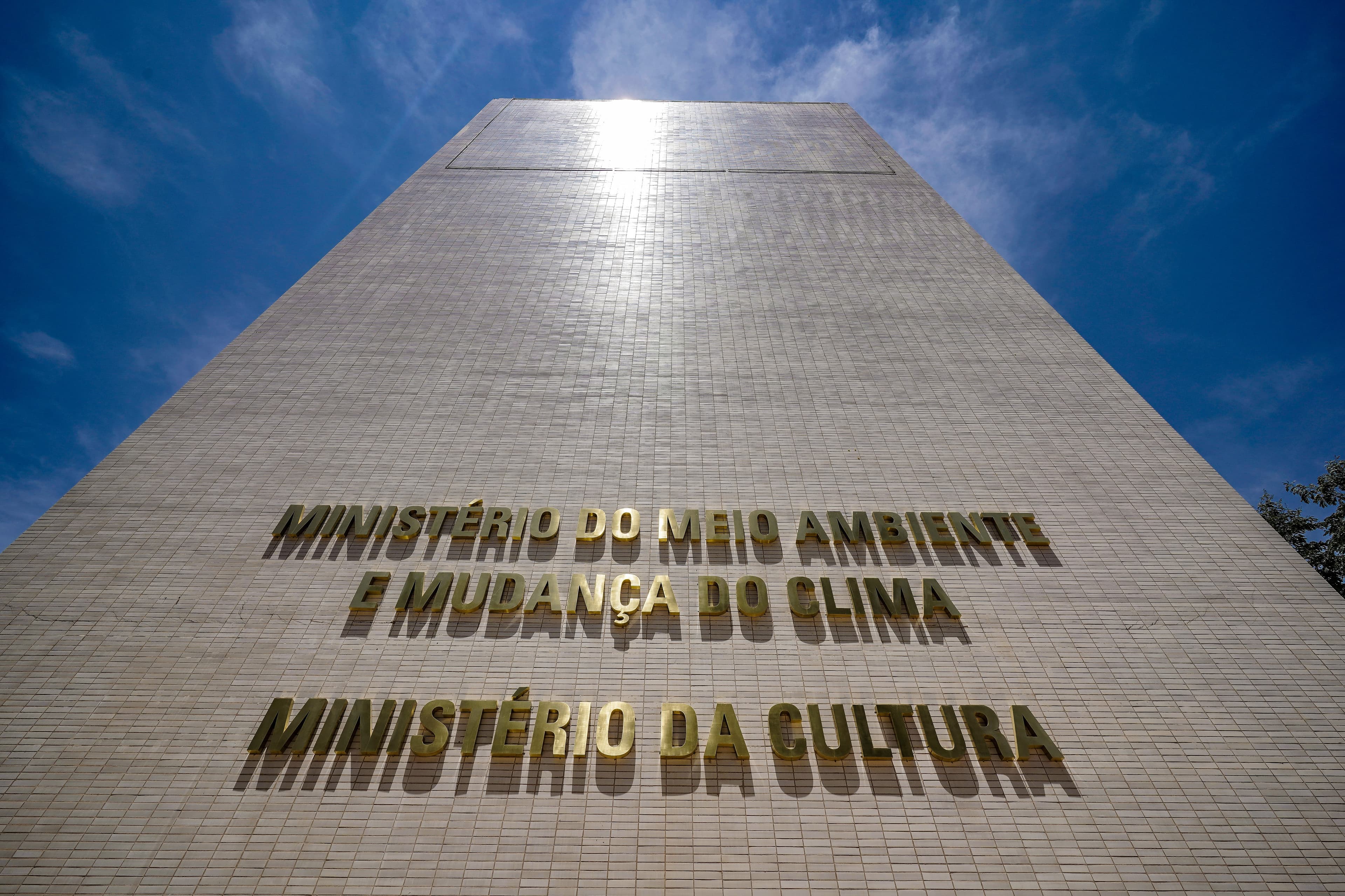 Lula quer aumentar incentivos à cultura; Flávio defende patrimônio