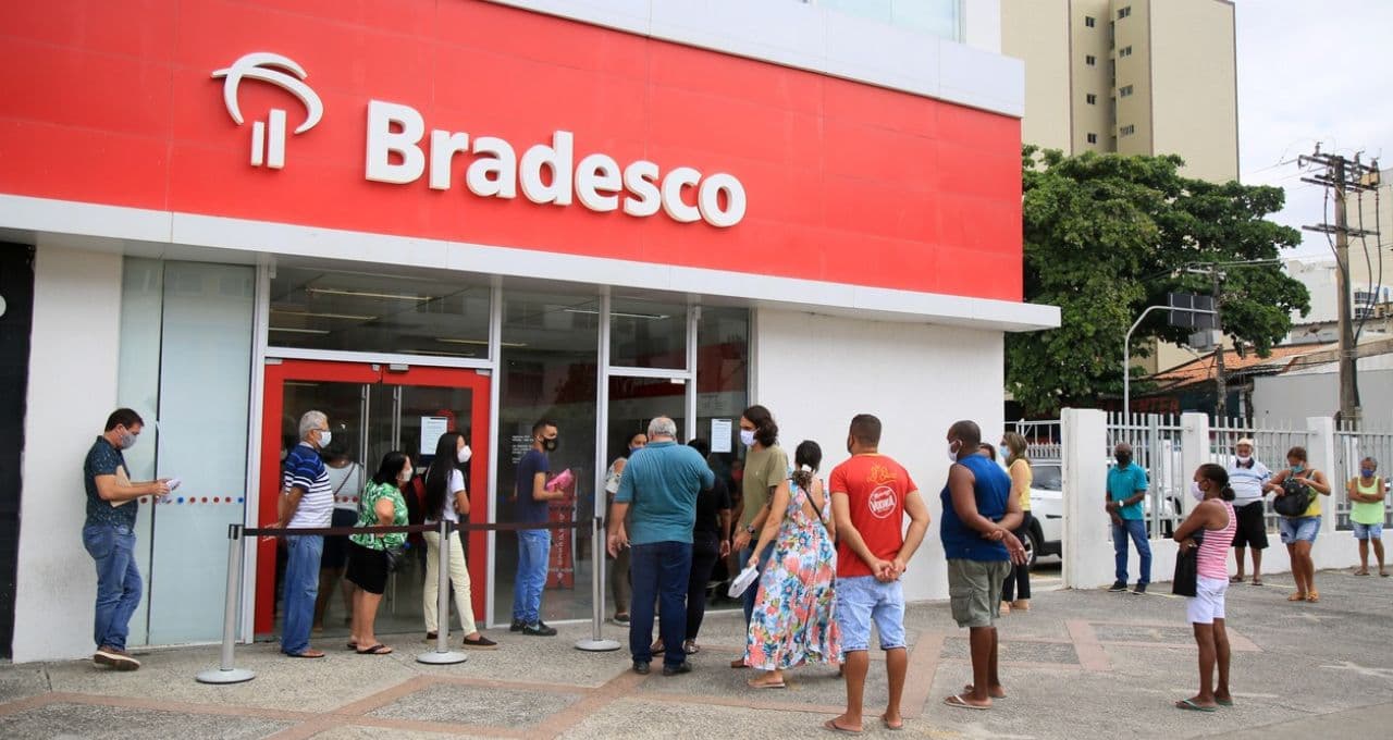BlackRock vai às compras e eleva fatia em Bradesco (BBDC4) e mais outro banco; veja qual