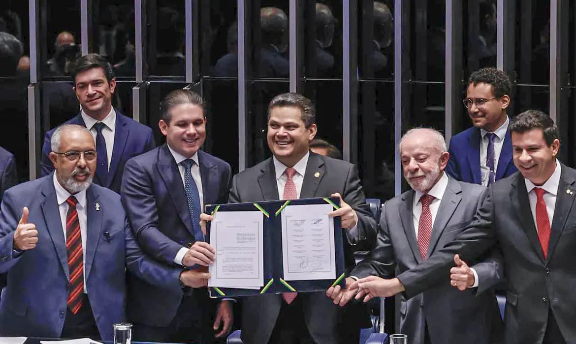 Congresso promulga emenda do fim da escala 6×1; escala 5×2 começa em 60 dias