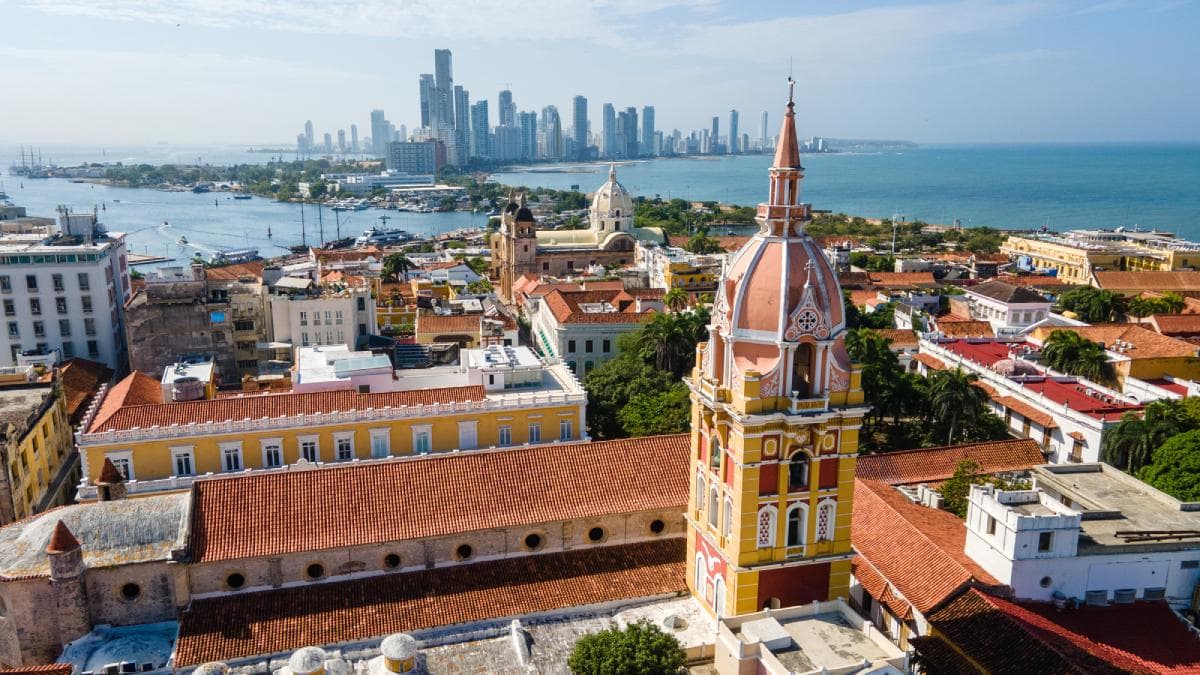Os contrastes nas eleições colombianas, o doce bar secreto em SP e as novas tarifas de Trump