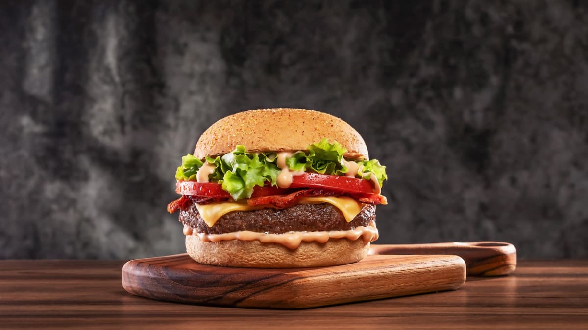Serasa vai distribuir sanduíches de graça nesta terça-feira (30) em parceria com rede de fast-food