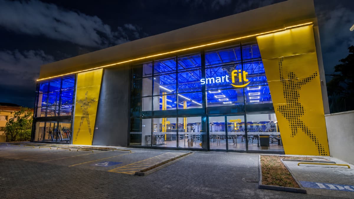 A crise bilionária de um estádio, Smart Fit (SMFT3) com potencial de alta de 80% e os riscos do Tesouro IPCA+ 8%: confira as mais lidas da semana