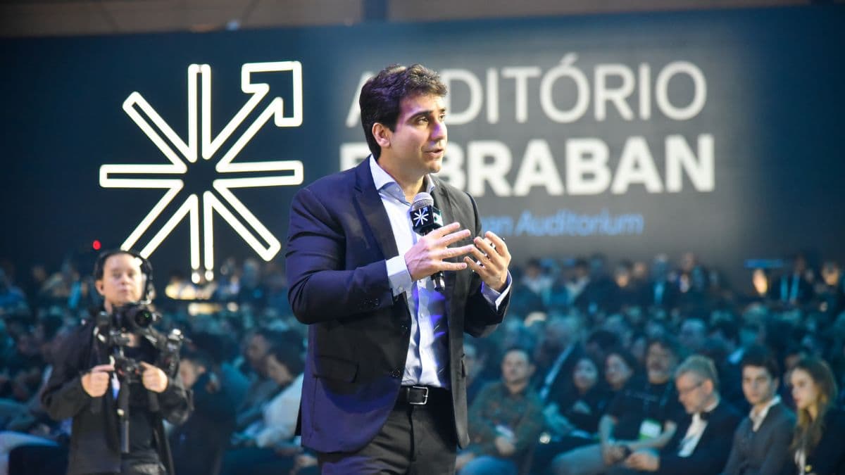 Galípolo acende alerta sobre crédito e prepara novas medidas do BC para conter endividamento das famílias