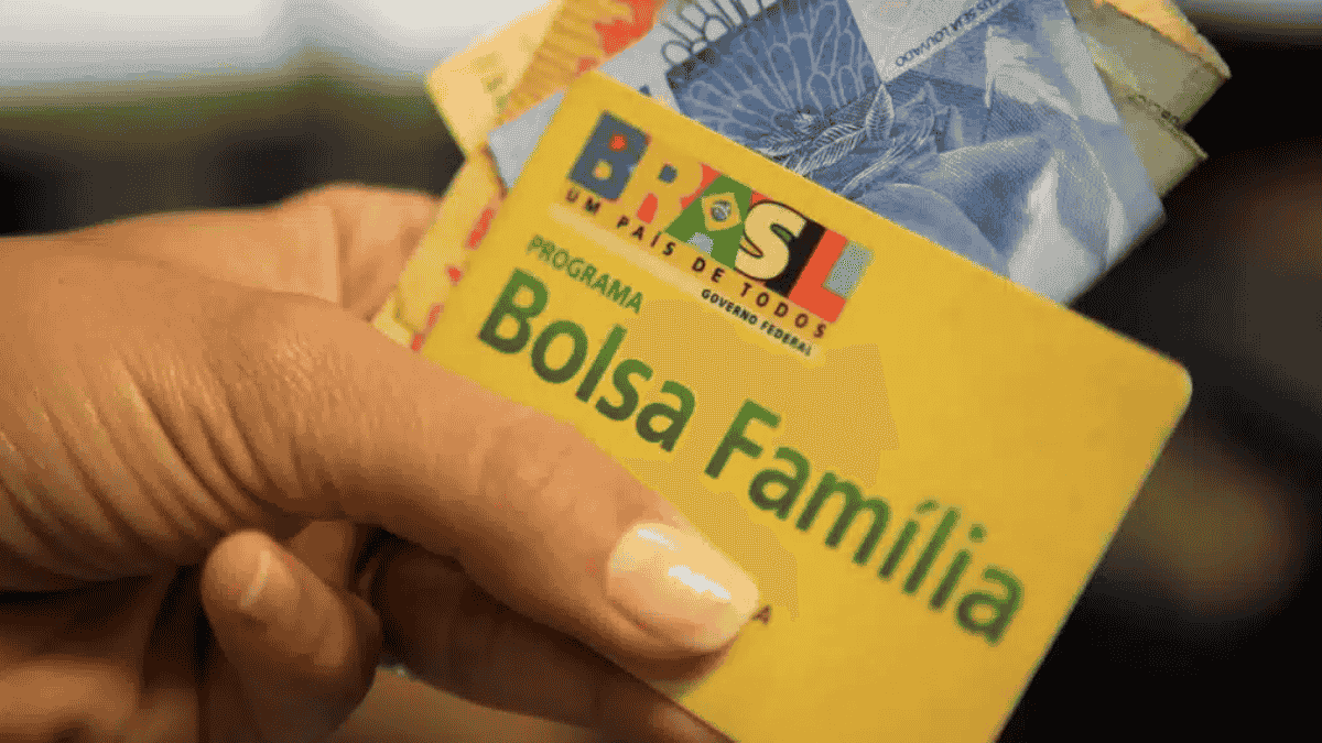 Governo anuncia aumento de 15% do Bolsa Família; confira o novo valor