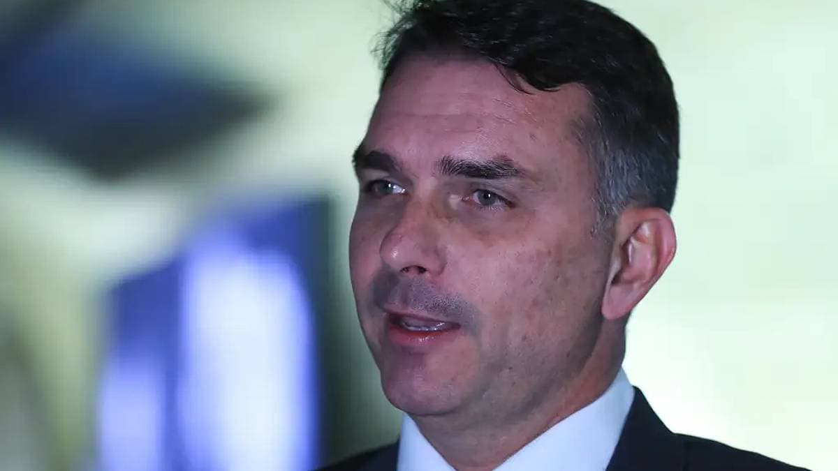 Ibovespa a 200 mil pontos? Flávio Bolsonaro à frente e força da direita nas urnas animam mercado para segunda-feira