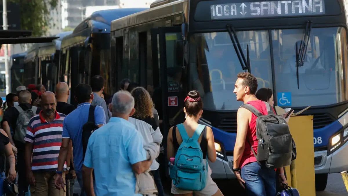 Ônibus parados no 2º turno: caos no transporte leva a pedidos de prisão e multa milionária