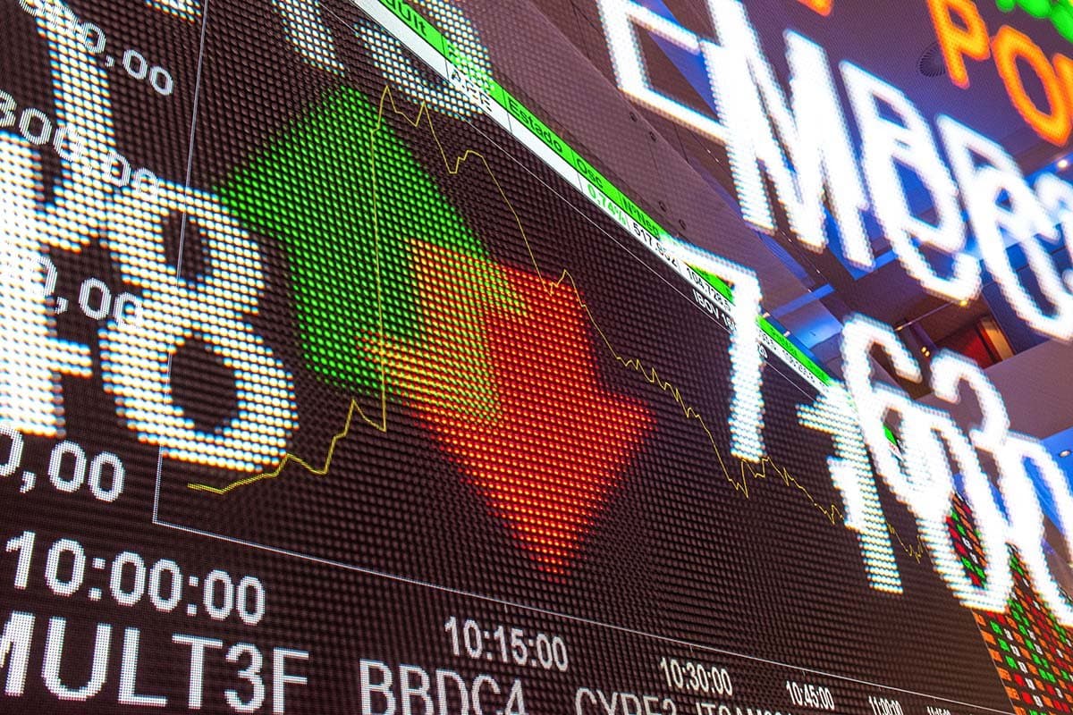 Ibovespa perde fôlego e fecha em queda de 0,5%; dólar sobe a R$ 5,06