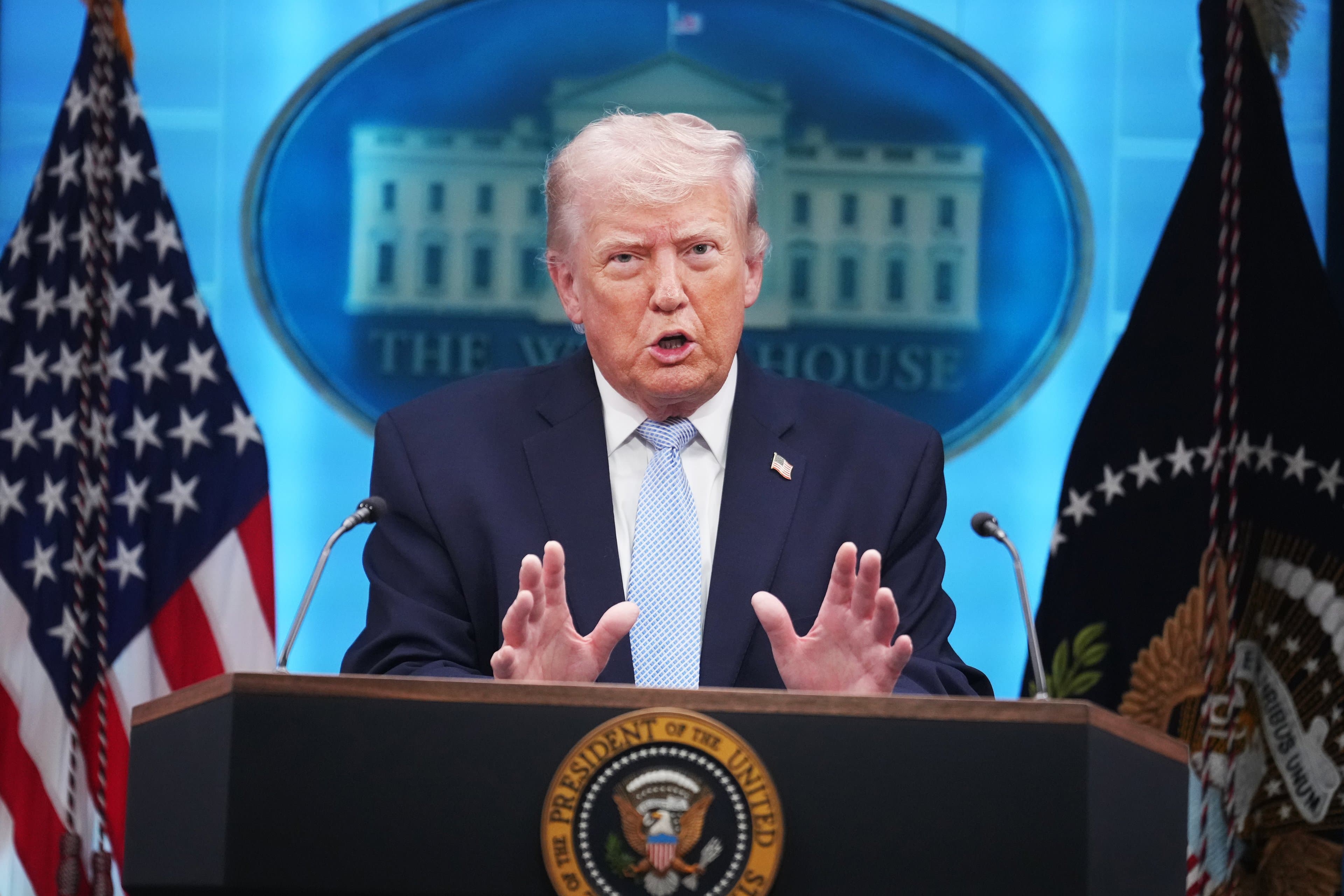 Trump diz que está 'insatisfeito' com negociações com o Irã e menciona possibilidade de novo ataque