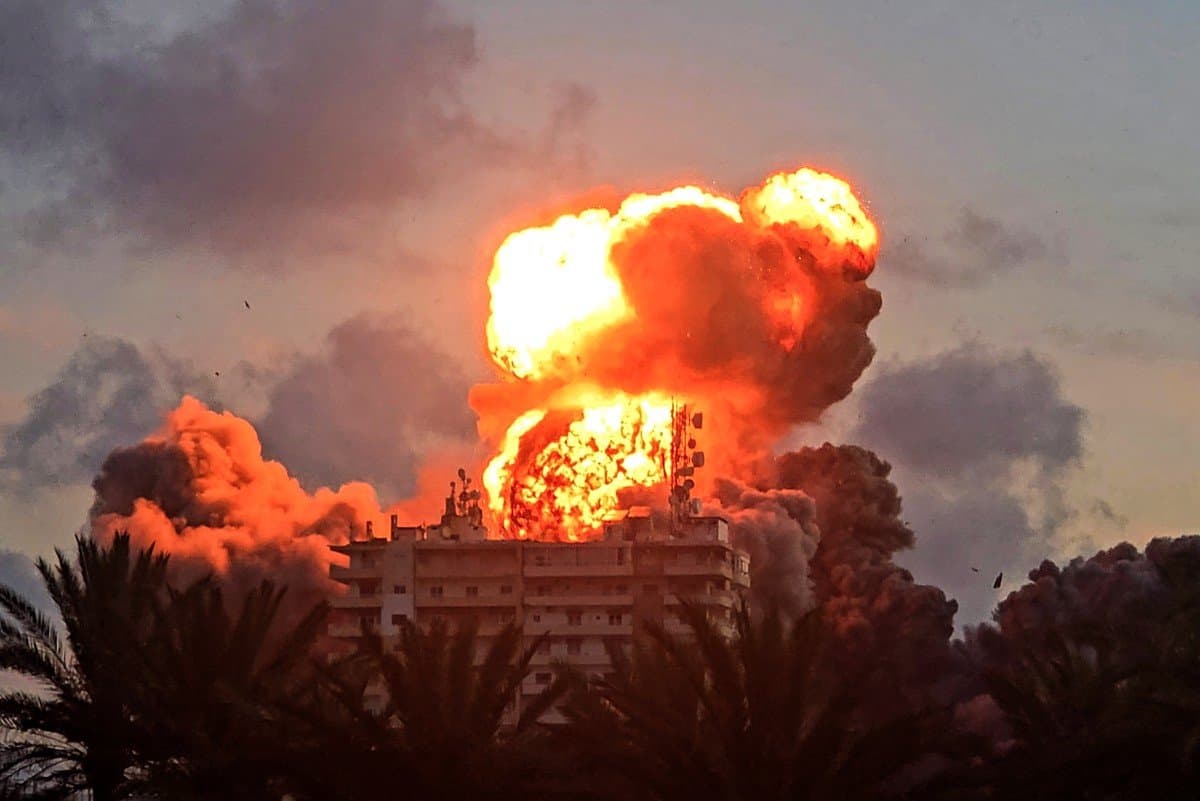 Israel amplia ofensiva no Líbano durante negociações por trégua em Washington