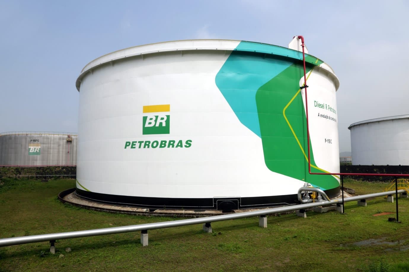 Petrobras reduz preço do litro do diesel a distribuidoras em R$ 0,35