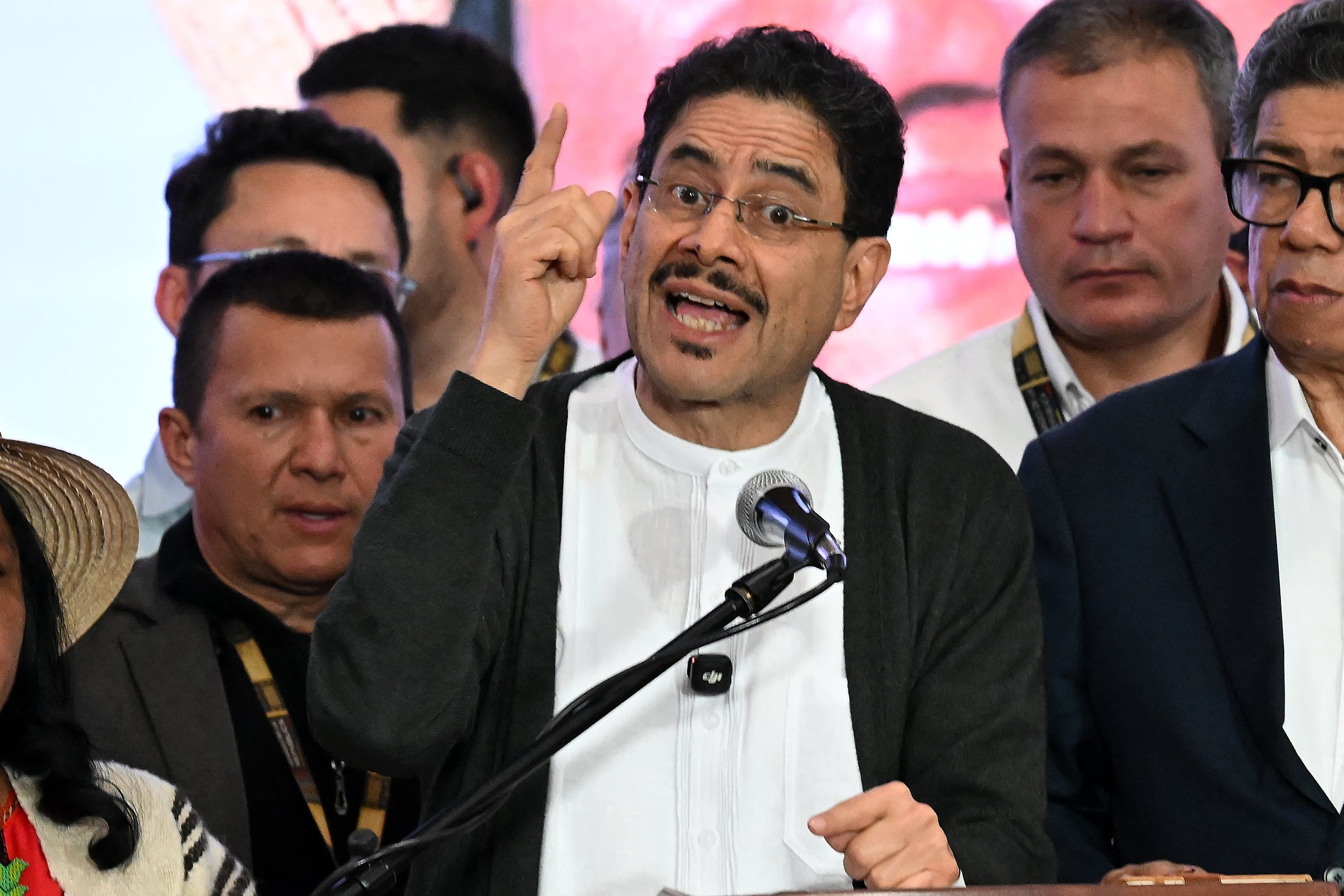 'Ainda não encontramos falhas', diz Cepeda após questionar resultado na Colômbia