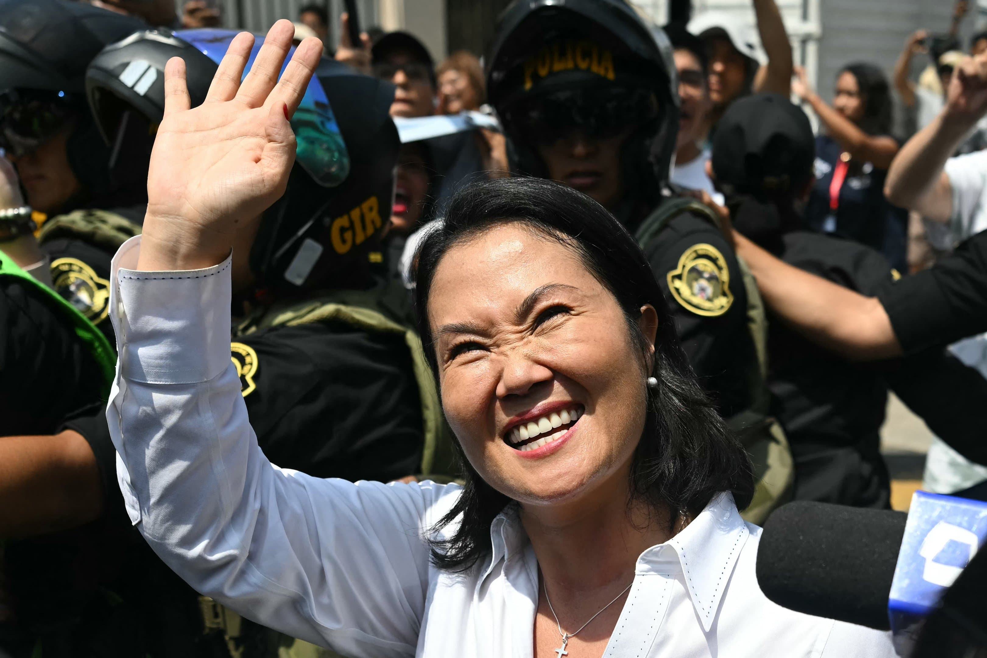 Fujimori mantém liderança, mas vantagem diminui com avanço da apuração no Peru