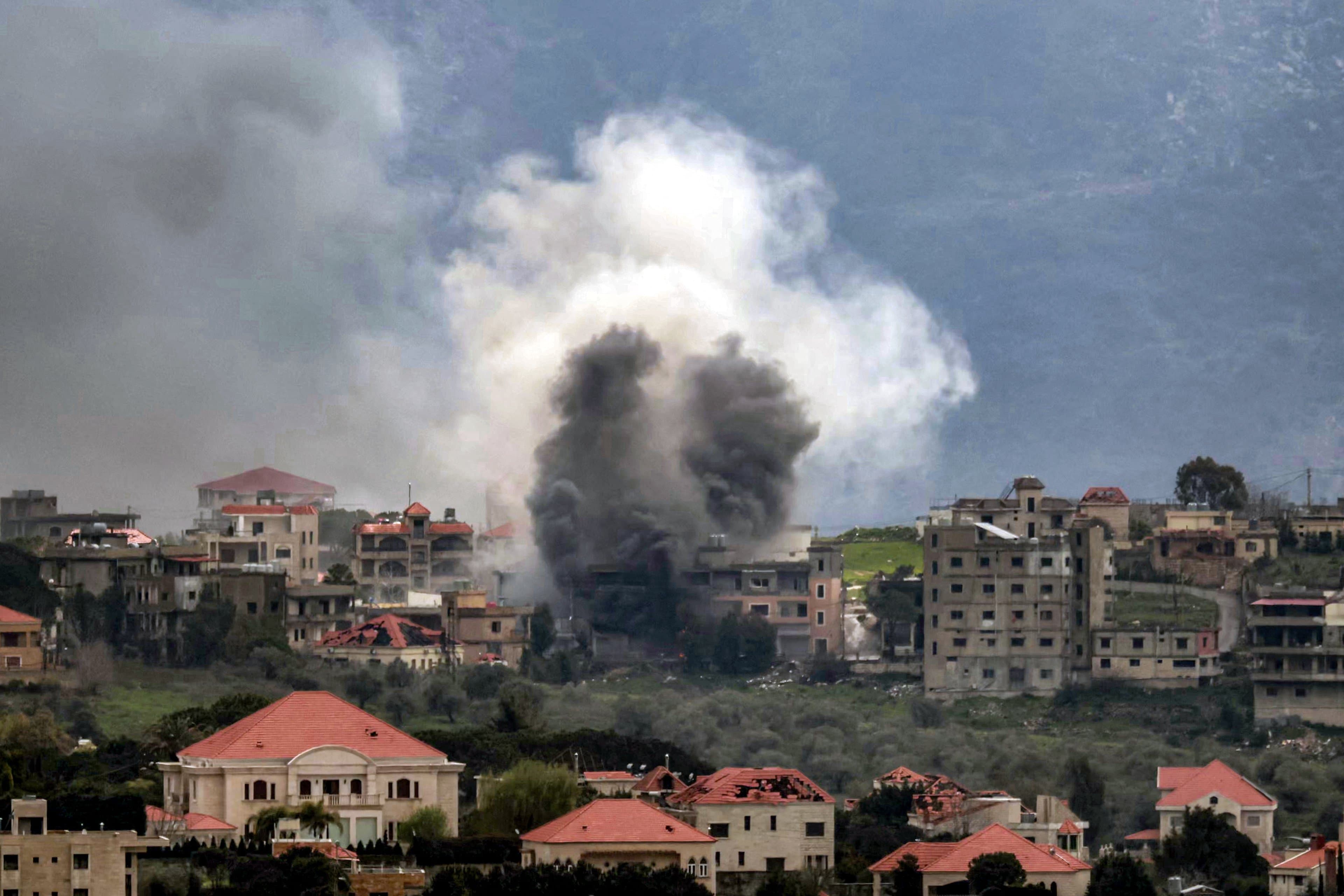 Israel amplia ofensiva no Líbano após ameaça do Irã; entenda