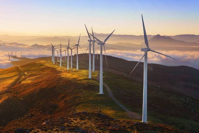 Energias renováveis atraem R$ 36,3 bilhões em financiamento em 2025 após dois anos de queda