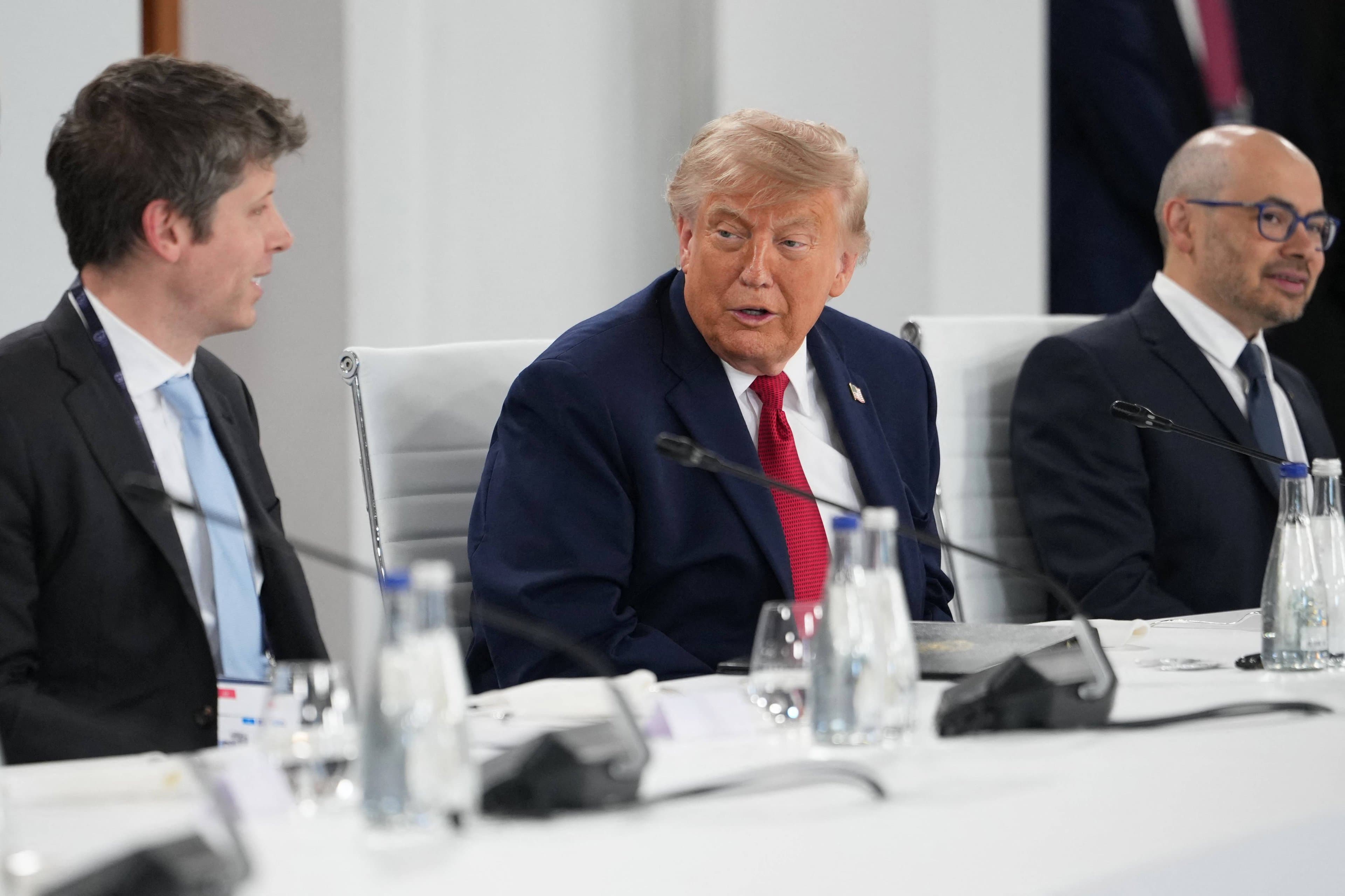 Trump ameaça voltar a bombardear o Irã se acordo de paz não avançar