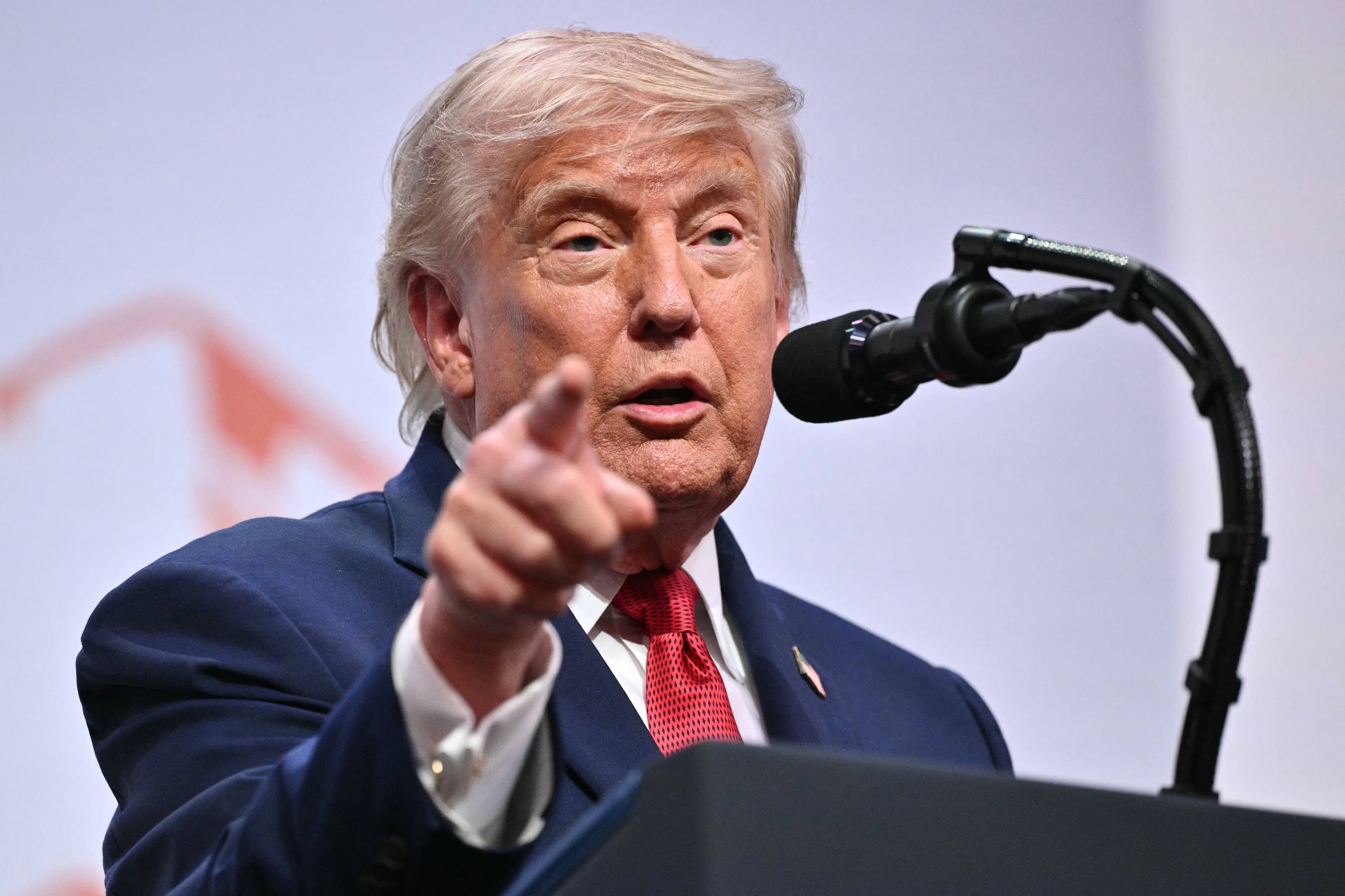 Trump diz que conversou com Lula no G7 e classifica Brasil como 'país politicamente difícil'