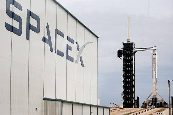 Como investir na SpaceX 24h por dia? Confira 4 opções e descubra a melhor