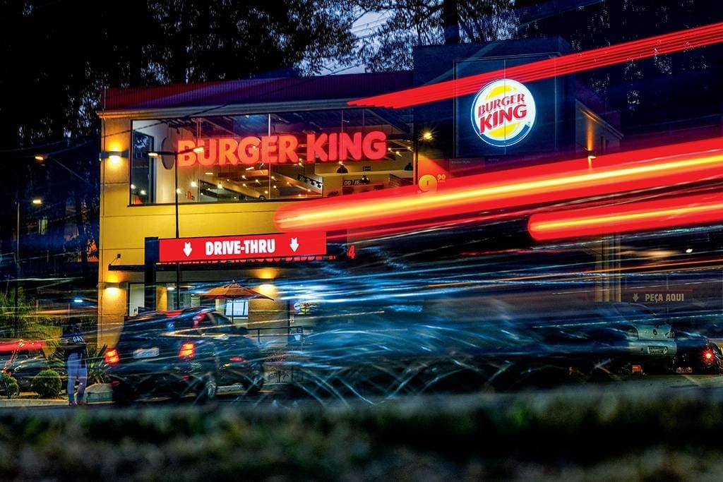 Zamp, dona do Burger King, e Starbucks abre vagas para trainee e estágio; veja como se candidatar