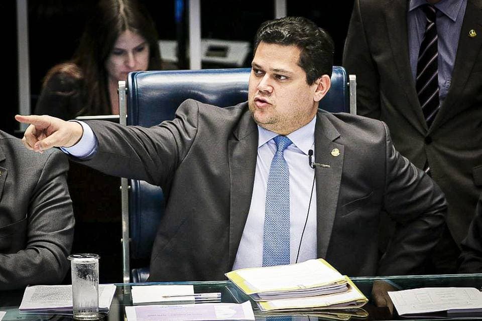 Alcolumbre adia votação de pauta-bomba com impacto de R$ 28 bi para julho