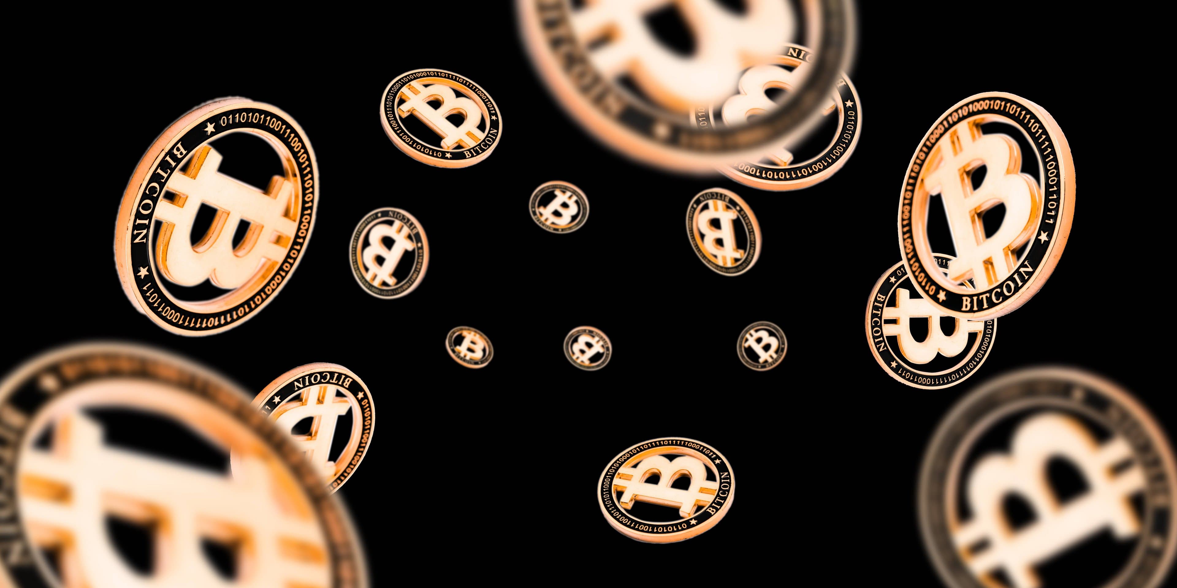 Bitcoin se estabiliza nos US$ 58 mil após cair 33% no 1º semestre