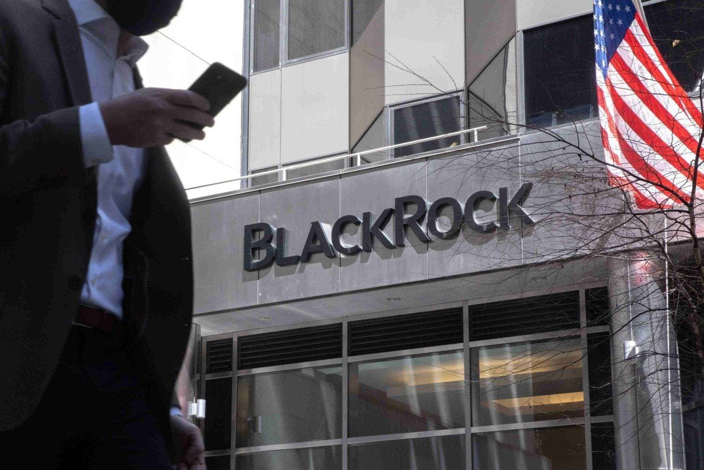BlackRock fica neutra em emergentes, mas reforça aposta em ações no Brasil