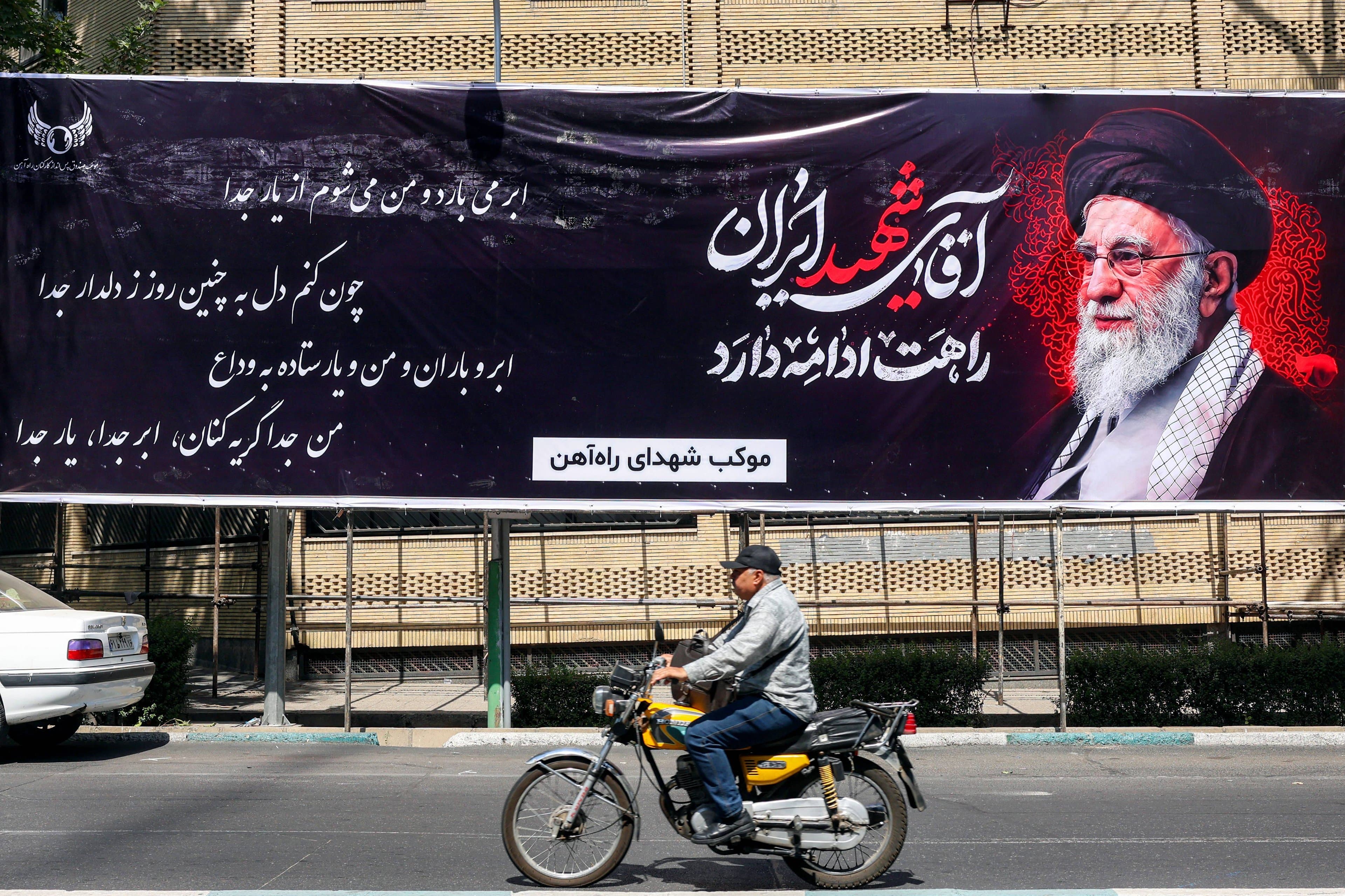 Começa velório do aiatolá Khamenei no Irã, 4 meses após sua morte
