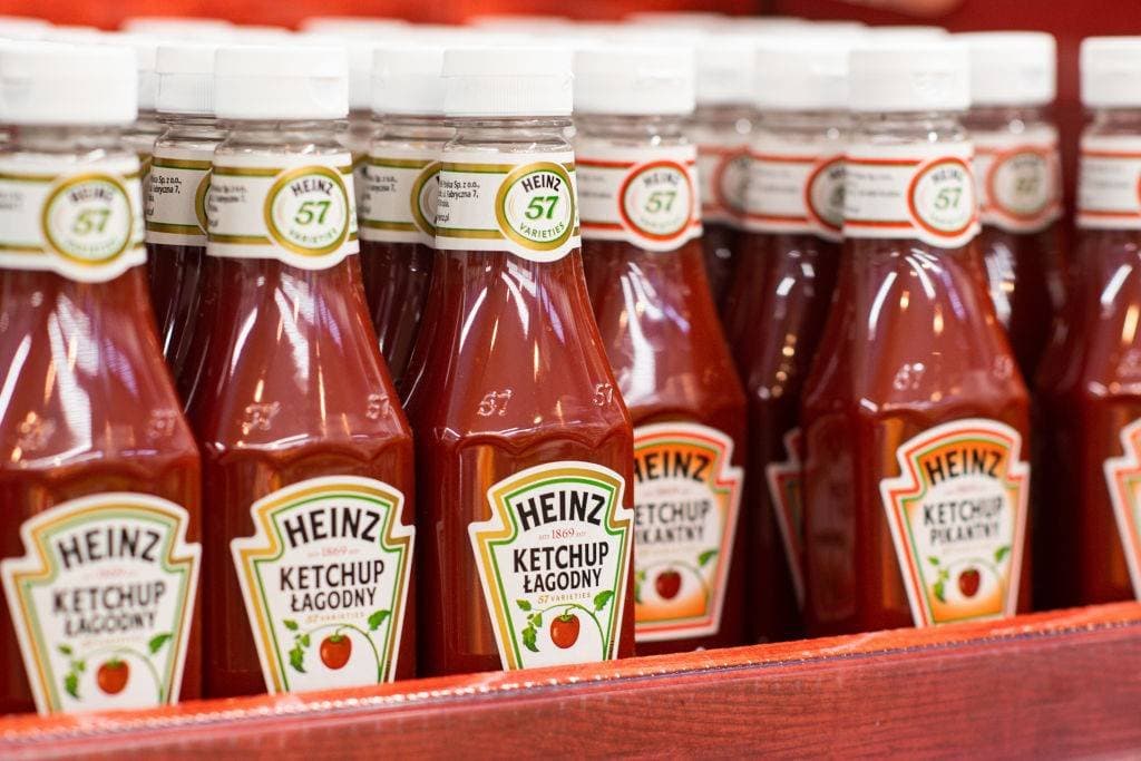 Por que a Kraft Heinz cai mesmo com a força histórica de seu ketchup?