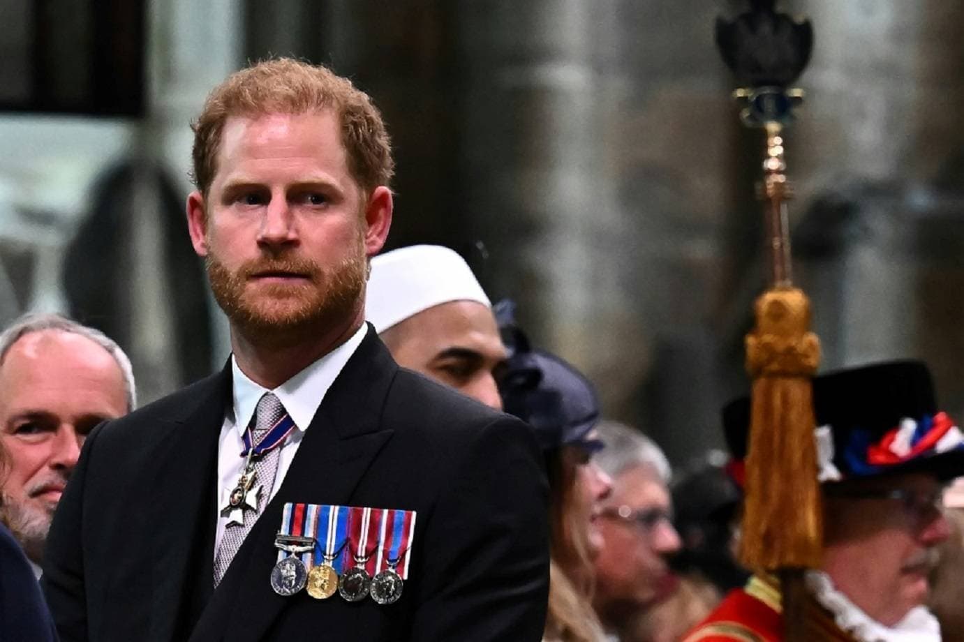 Por que Príncipe Harry não vai poder se hospedar no Palácio de Buckingham