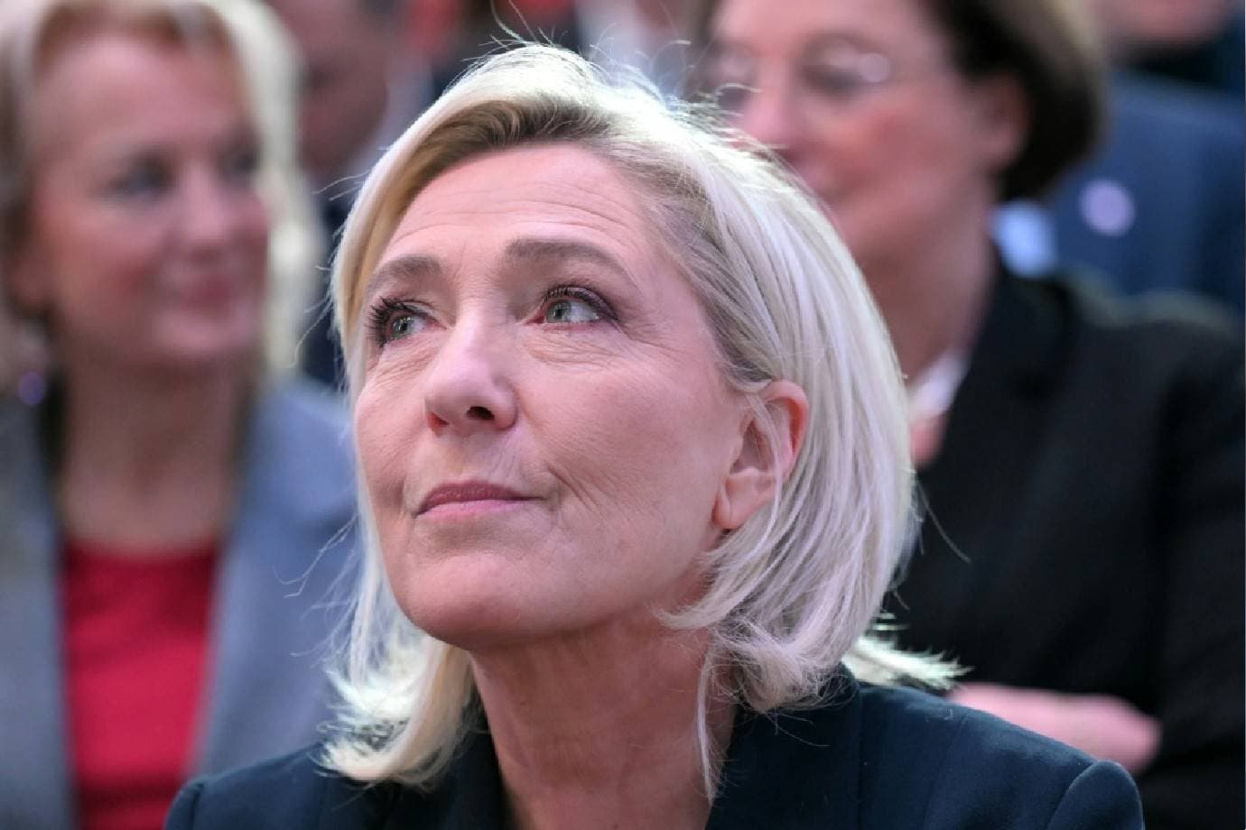 Ainda condenada, Marine Le Pen anuncia candidatura à presidência