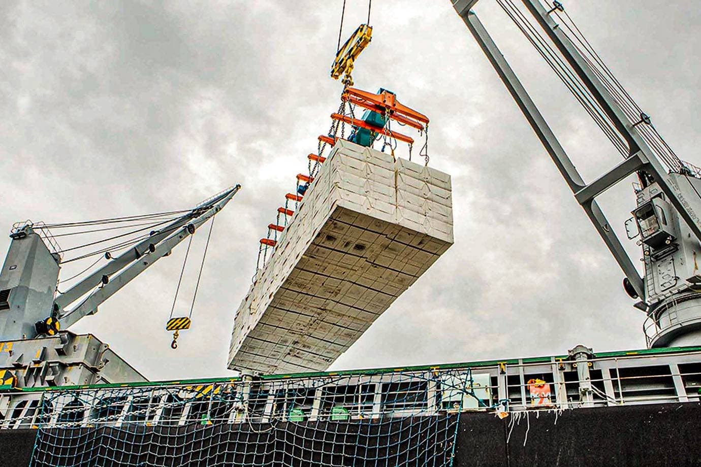 Exportações brasileiras avançam 11,8% em 2026; superávit cresce 39,2%