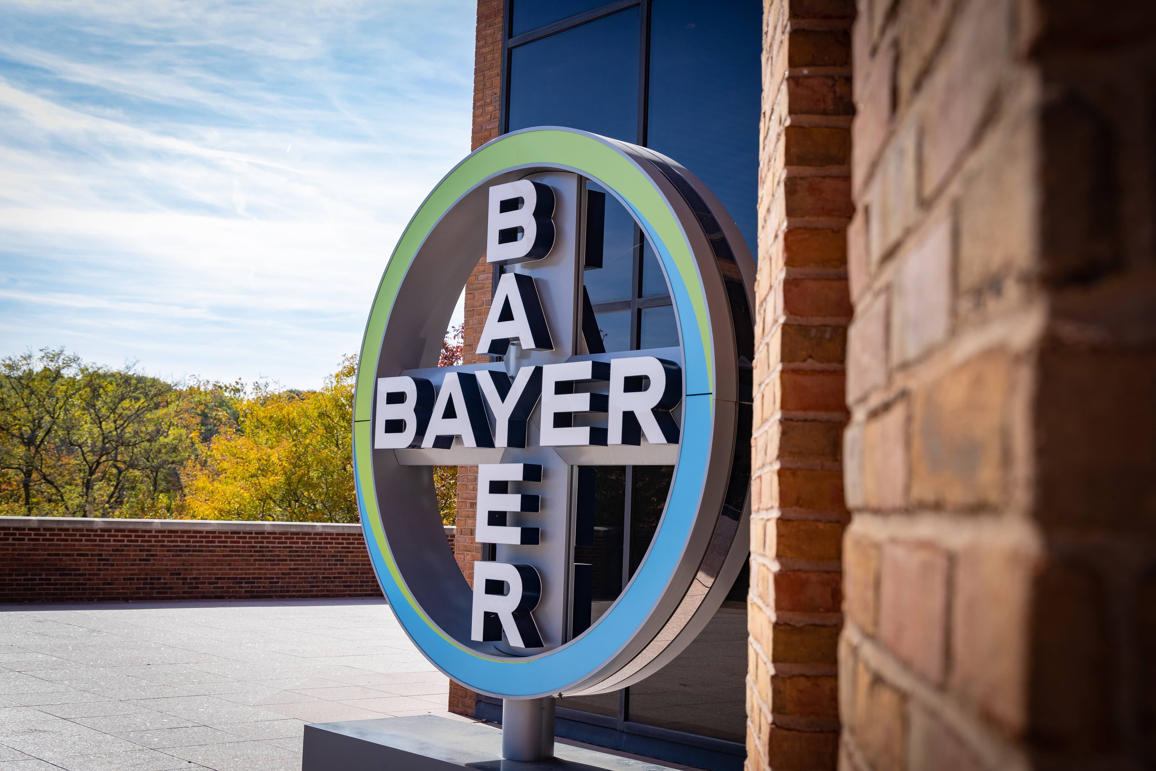 Ação da Bayer oscila após venda de negócio de contraceptivos à Apollo
