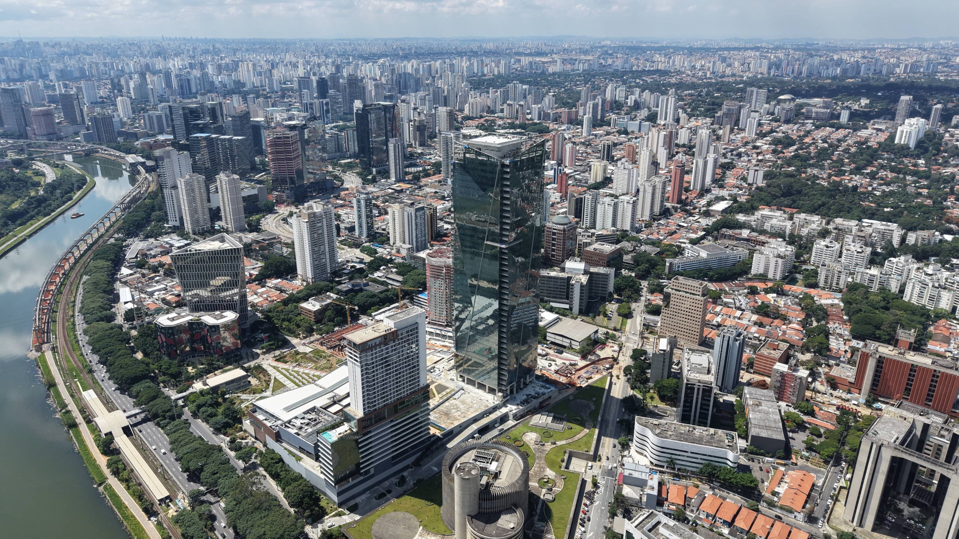 Carrefour transformou estacionamento ocioso da Zona Sul em maior prédio de SP