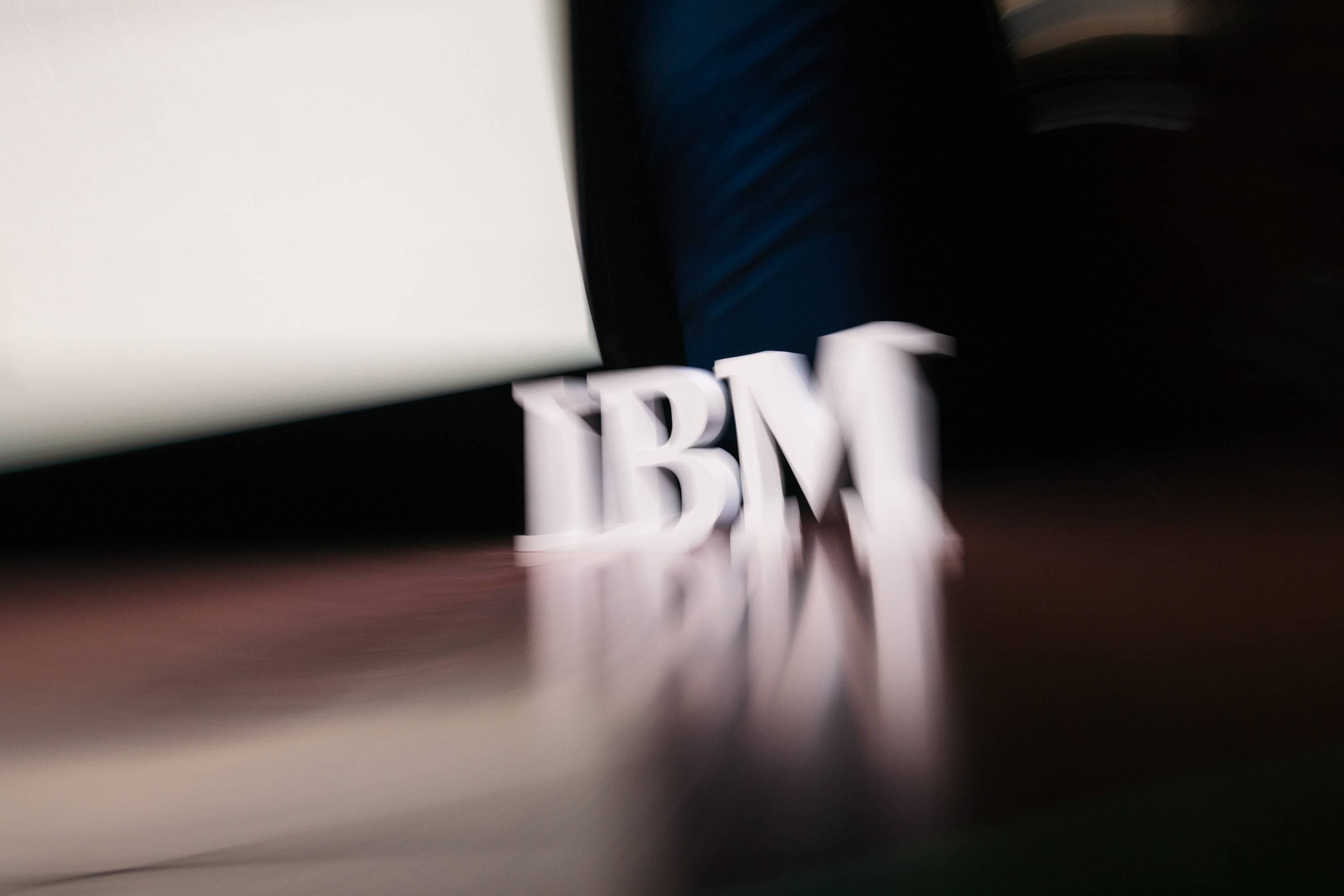 Ação da IBM cai 25% e caminha para pior dia da história na bolsa: o que aconteceu?