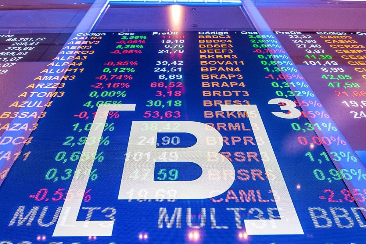 Petrobras segura Ibovespa na estabilidade, mas índice cai 2,33% na semana; dólar sobe