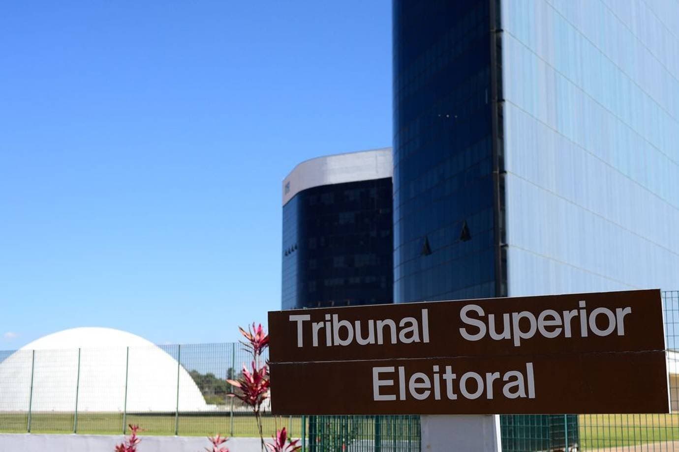 O que muda com o acordo entre TSE e big techs para as eleições de 2026?