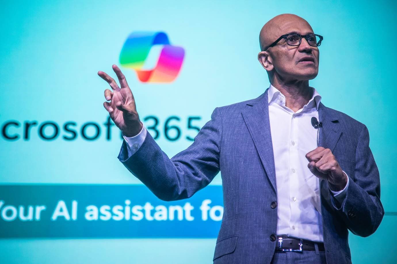 Por que o CEO da Microsoft não gostou do Claude Fabel
