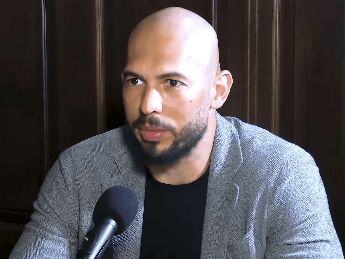 Andrew Tate é preso nos EUA após pedido de extradição britânico