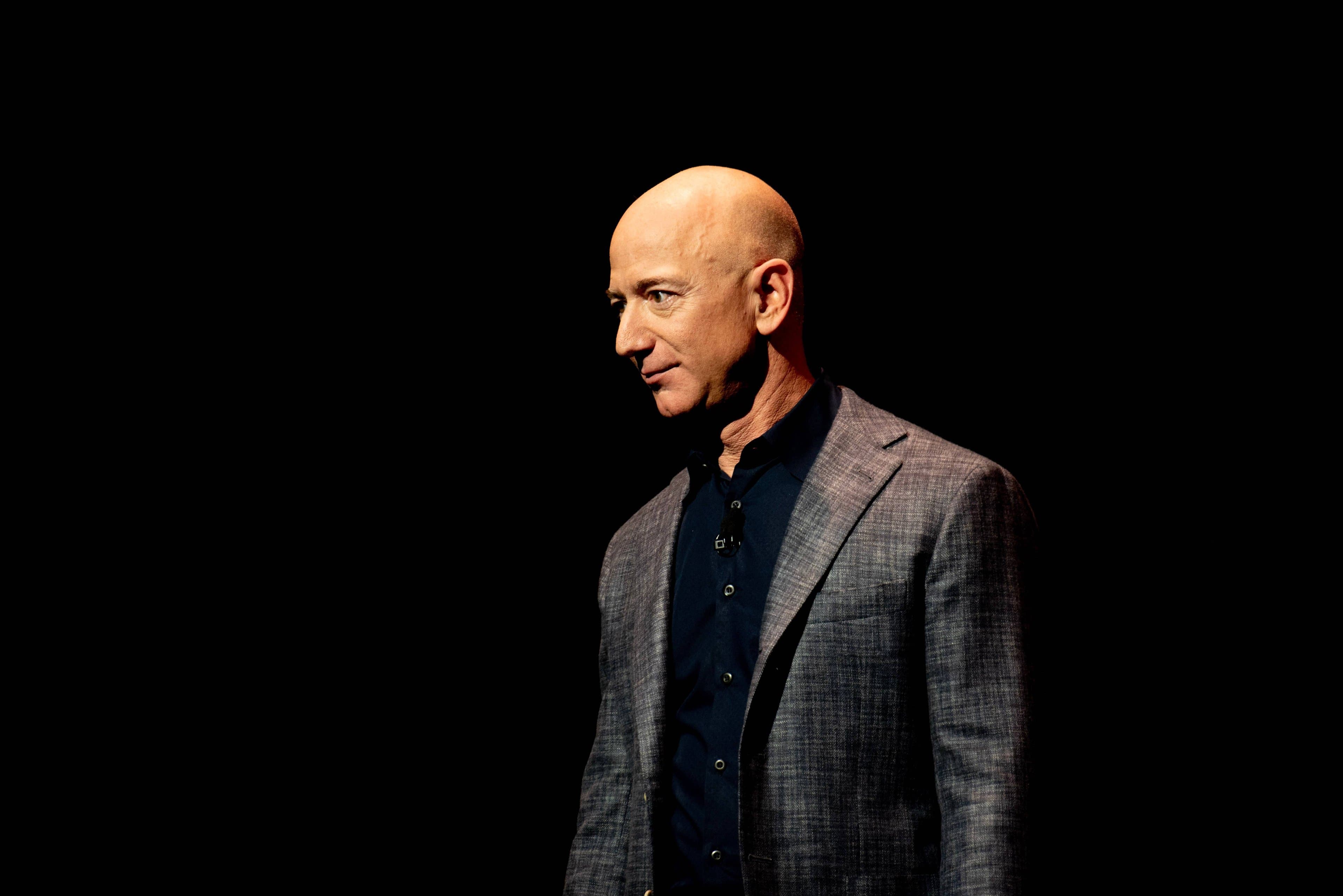 Bezos e governo britânico investem em startup que busca novos materiais para chips