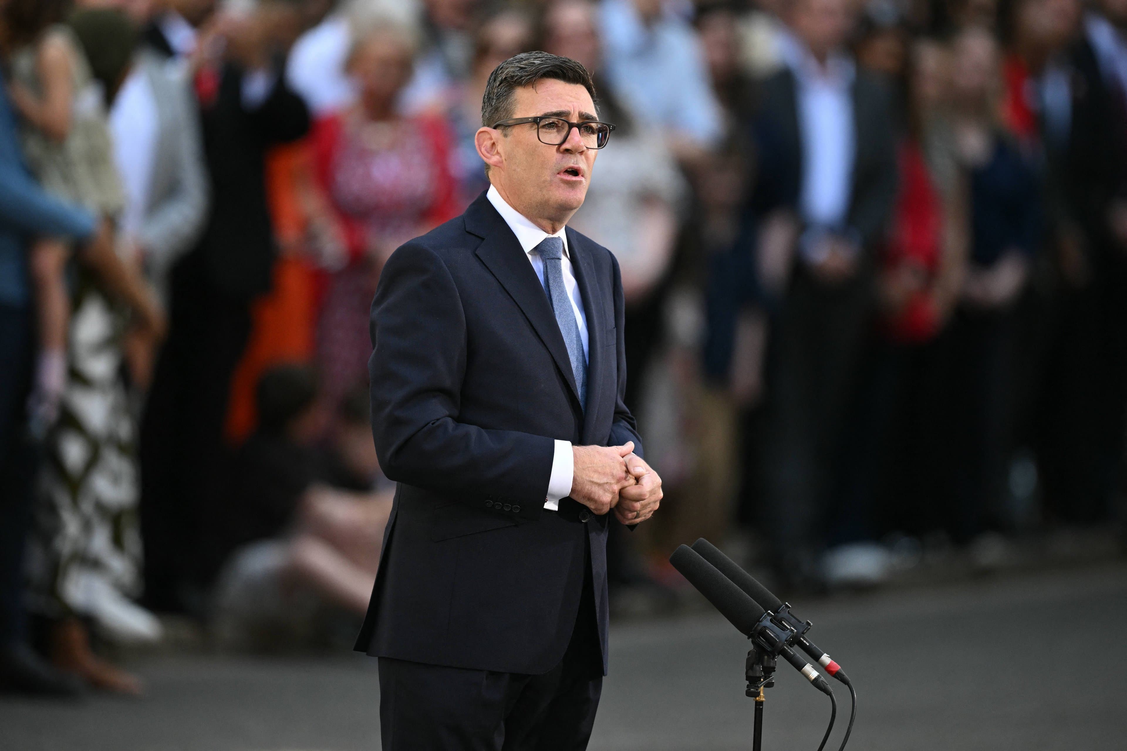 Burnham promete plano de 10 anos para reconstruir Reino Unido