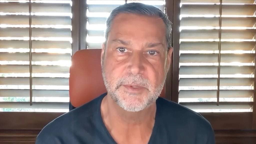 Pensador diz que IA, robótica e blockchain criarão 'singularidade econômica' até 2030