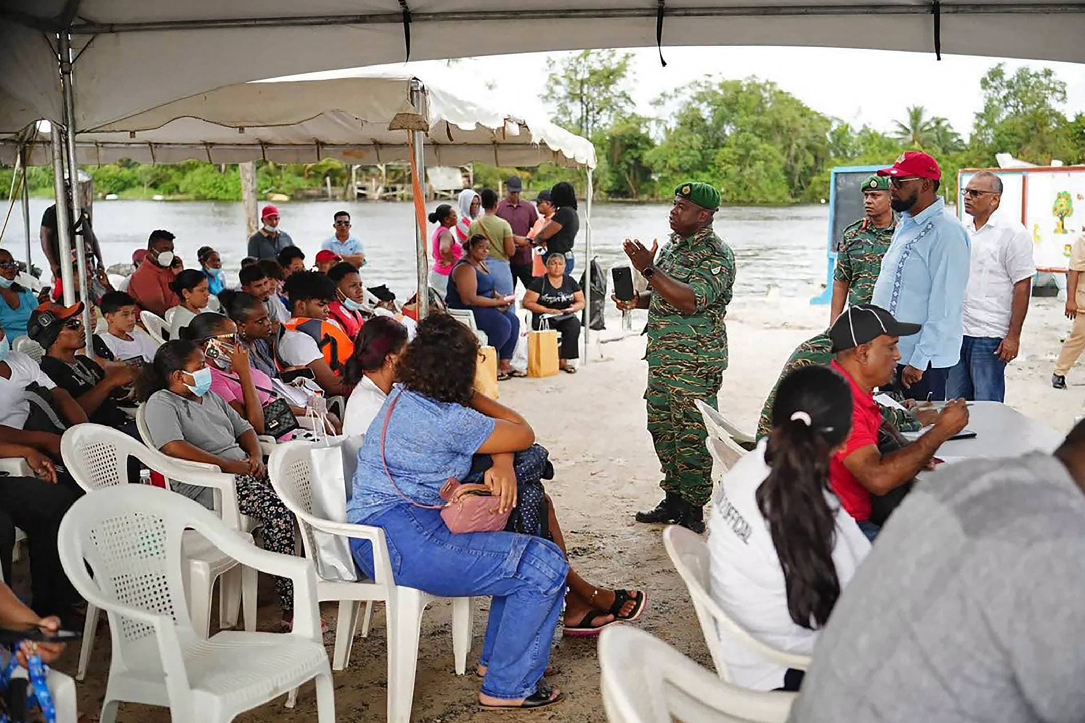 Naufrágio de balsa na Guiana deixa ao menos 41 mortos