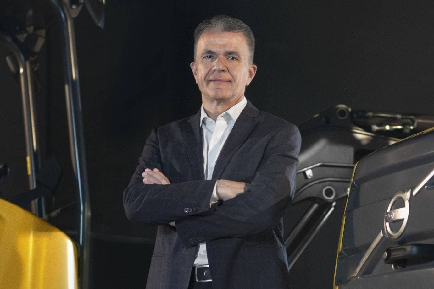 Volvo CE lança máquina elétrica de 23 toneladas e investe R$ 500 mi para reduzir uso de diesel