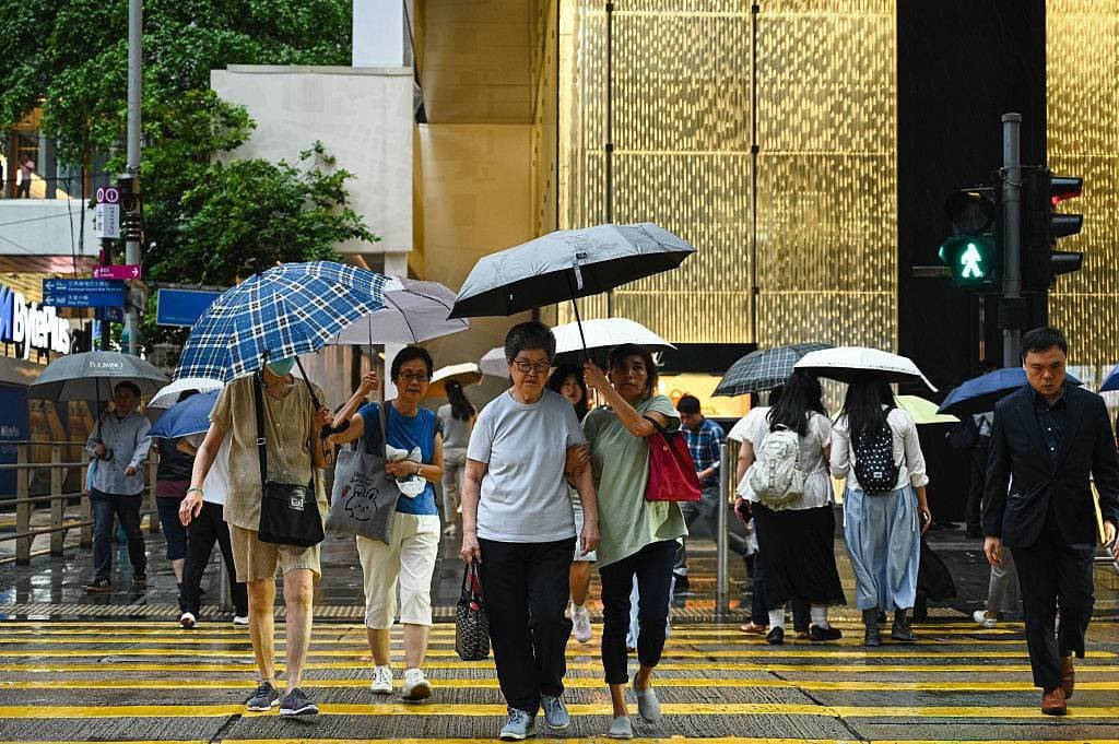 China evacua mais de 20 mil pessoas e suspende trens com aproximação do tufão Noul