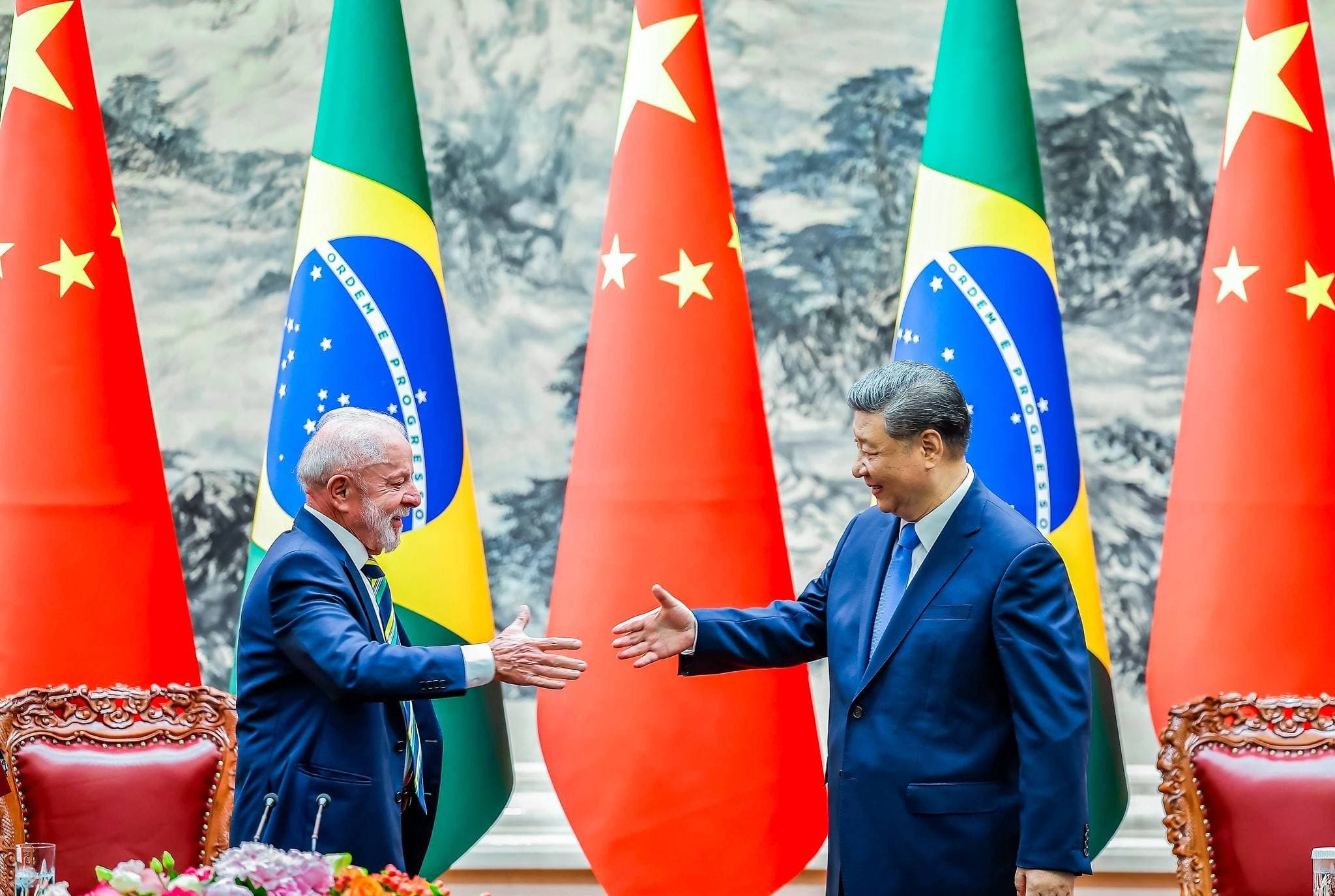 Xi reforça apoio a Lula em ligação sobre comércio e soberania
