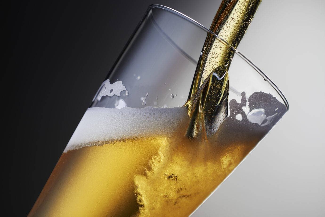 Copa, cerveja premium e 'wellness' fazem Ambev lucrar R$ 3,4 bi no 2º trimestre