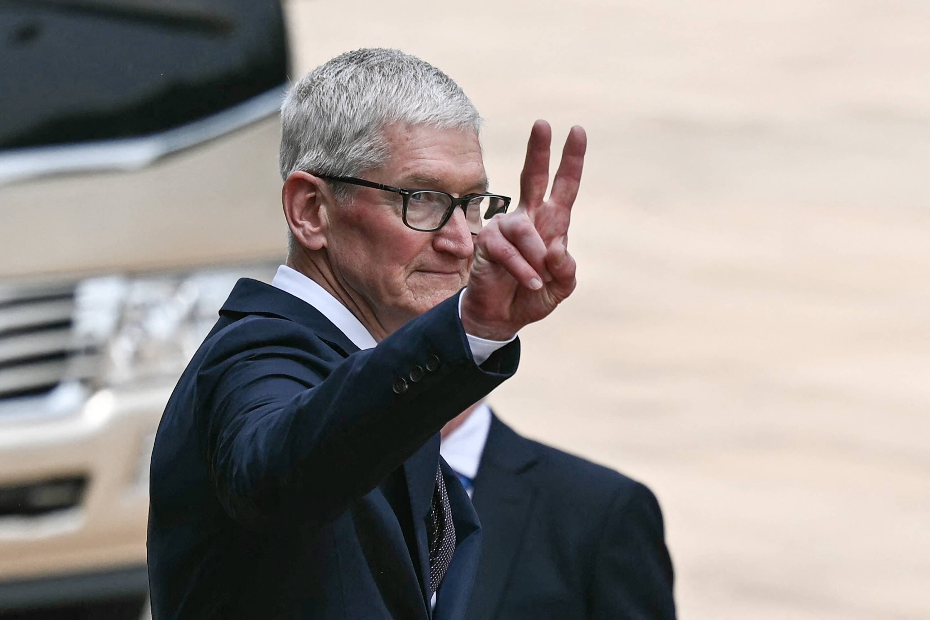 Tim Cook diz que Apple enfrenta 'restrições significativas' na cadeia de suprimentos
