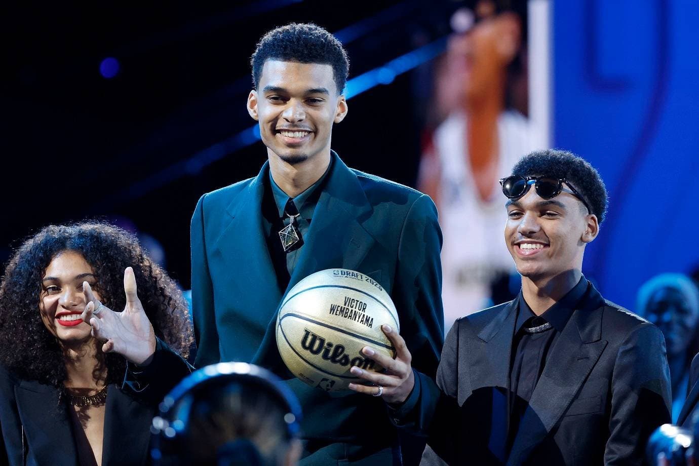 Nova 'cara' da NBA, Wembanyama renova com a Nike; acordo prevê tênis com assinatura