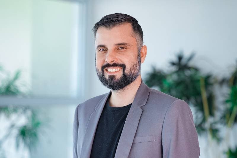 Startup criada na universidade mira R$ 100 milhões com IA para automatizar processos de empresas