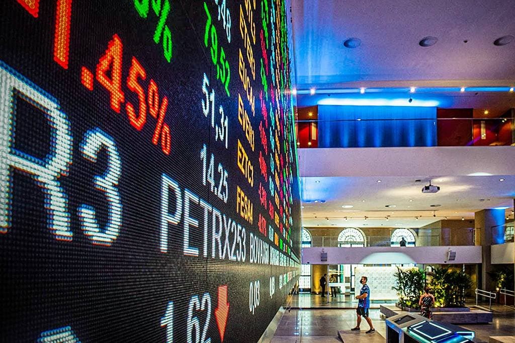 Ibovespa ganha força com apetite por risco global e balanços no radar
