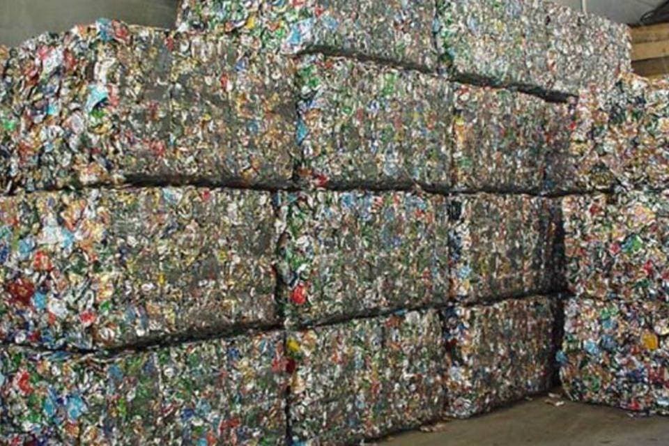 Nem o lixo escapa: EUA suspendem exportações de sucata para a China